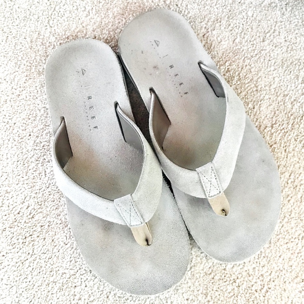 Reef Men's Flipflop Sandal Gray Suede EUC Men’s Size 8, Casual, Beach, Travel